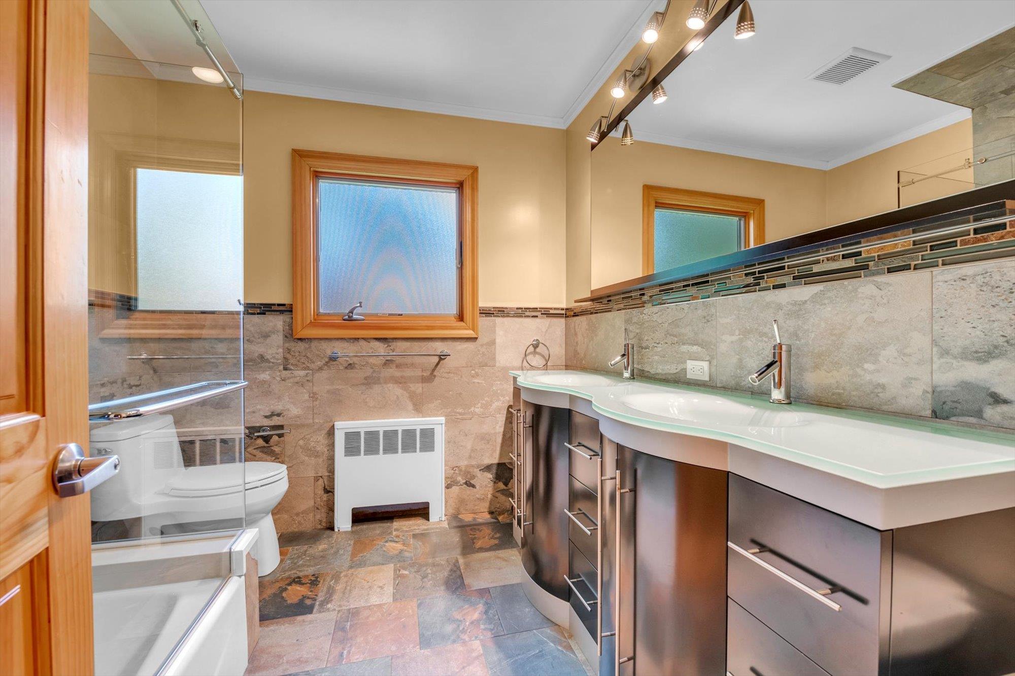 44 Fernwood Lane, Roslyn, New York image 19