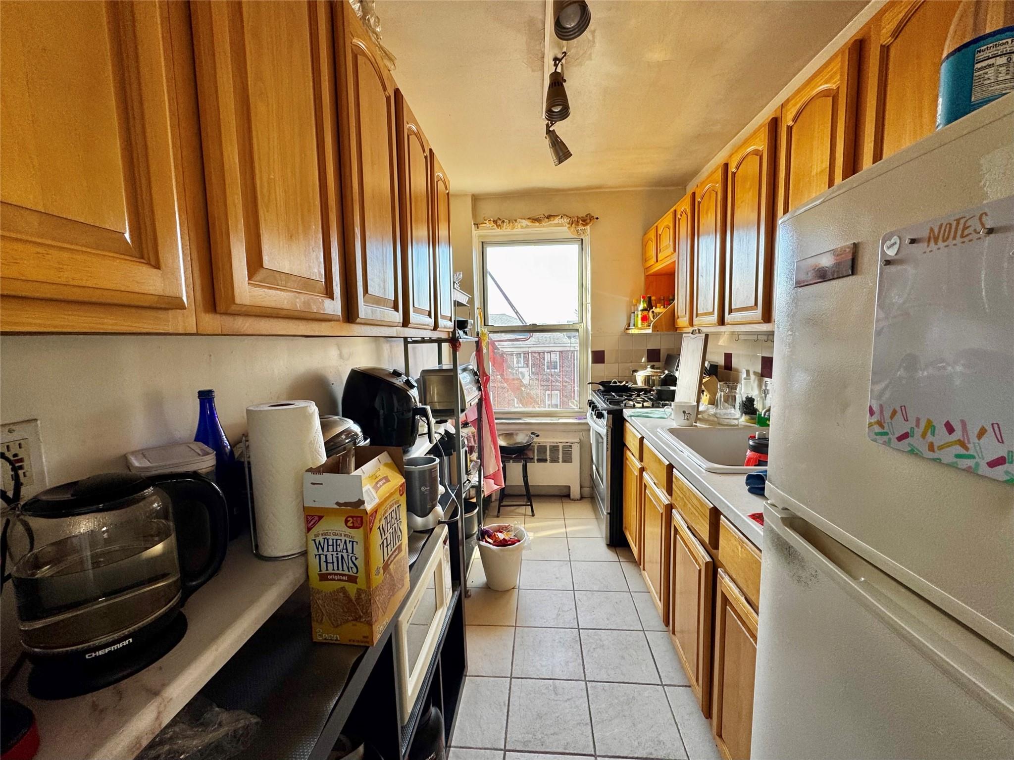 138-29 Jewel Ave Ave #2D, Kew Garden Hills, New York image 3