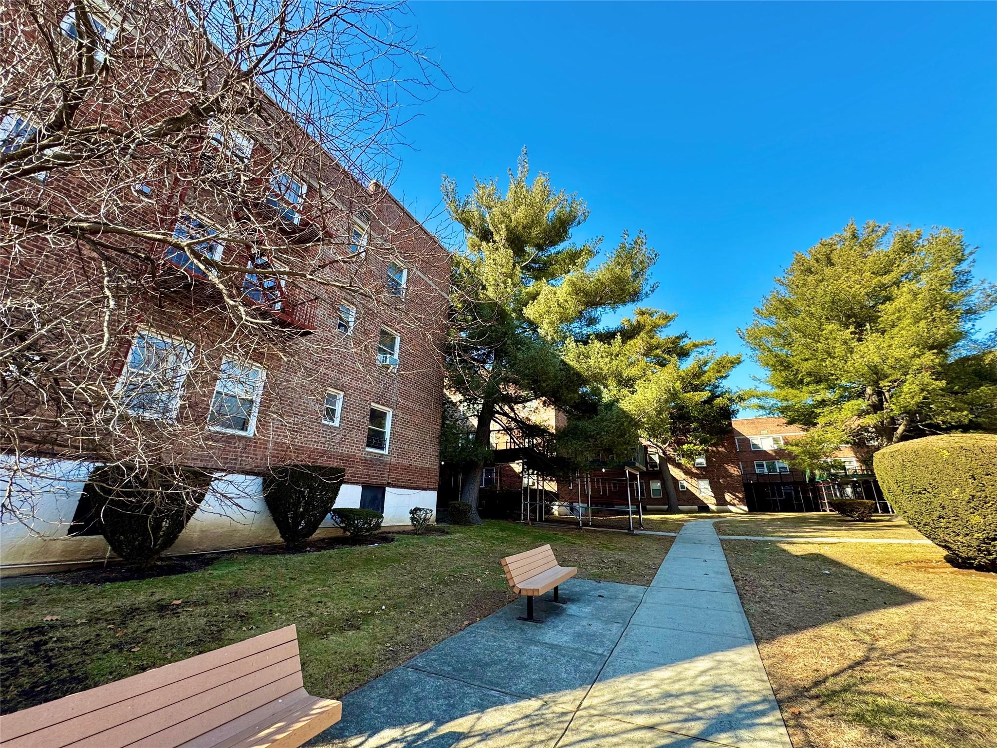 138-29 Jewel Ave Ave #2D, Kew Garden Hills, New York image 7