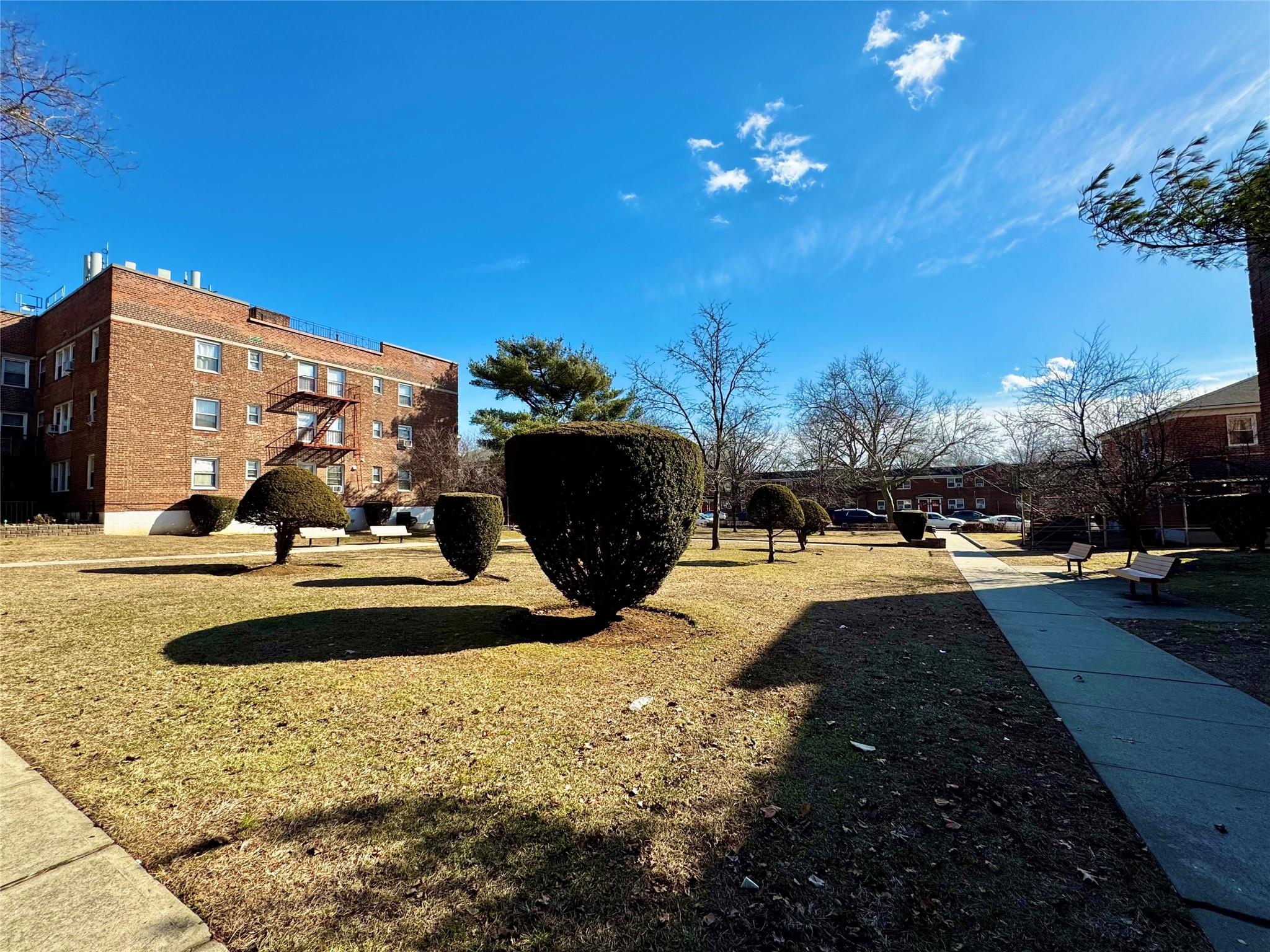 138-29 Jewel Ave Ave #2D, Kew Garden Hills, New York image 1