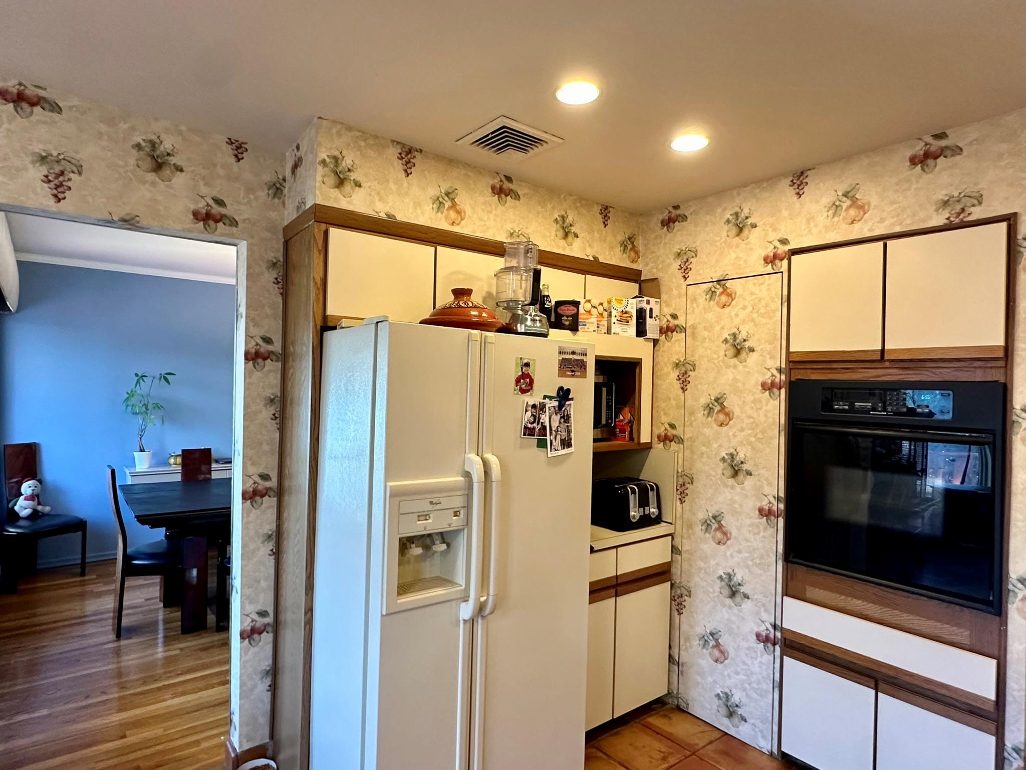 16 Middle Lane, Jericho, New York image 9
