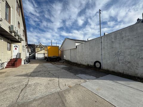 8779 111th Street Richmond Hill NY 11418