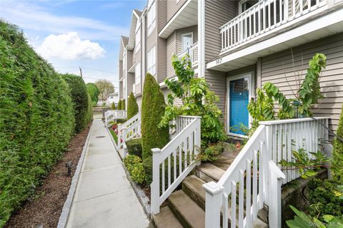 Photo of 147 I U Willets Road, Albertson, NY 11507 (MLS # 917870)