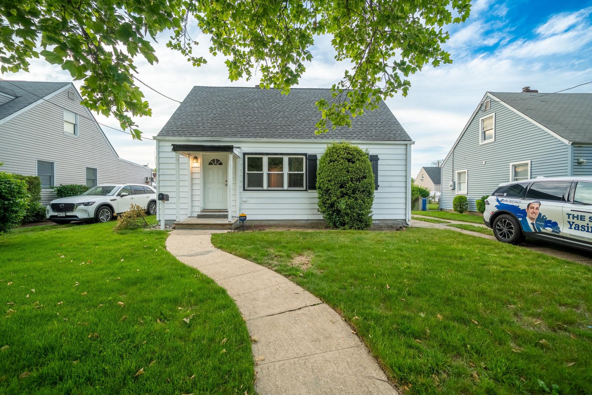 31 Peninsula Boulevard, Valley Stream, New York image 7
