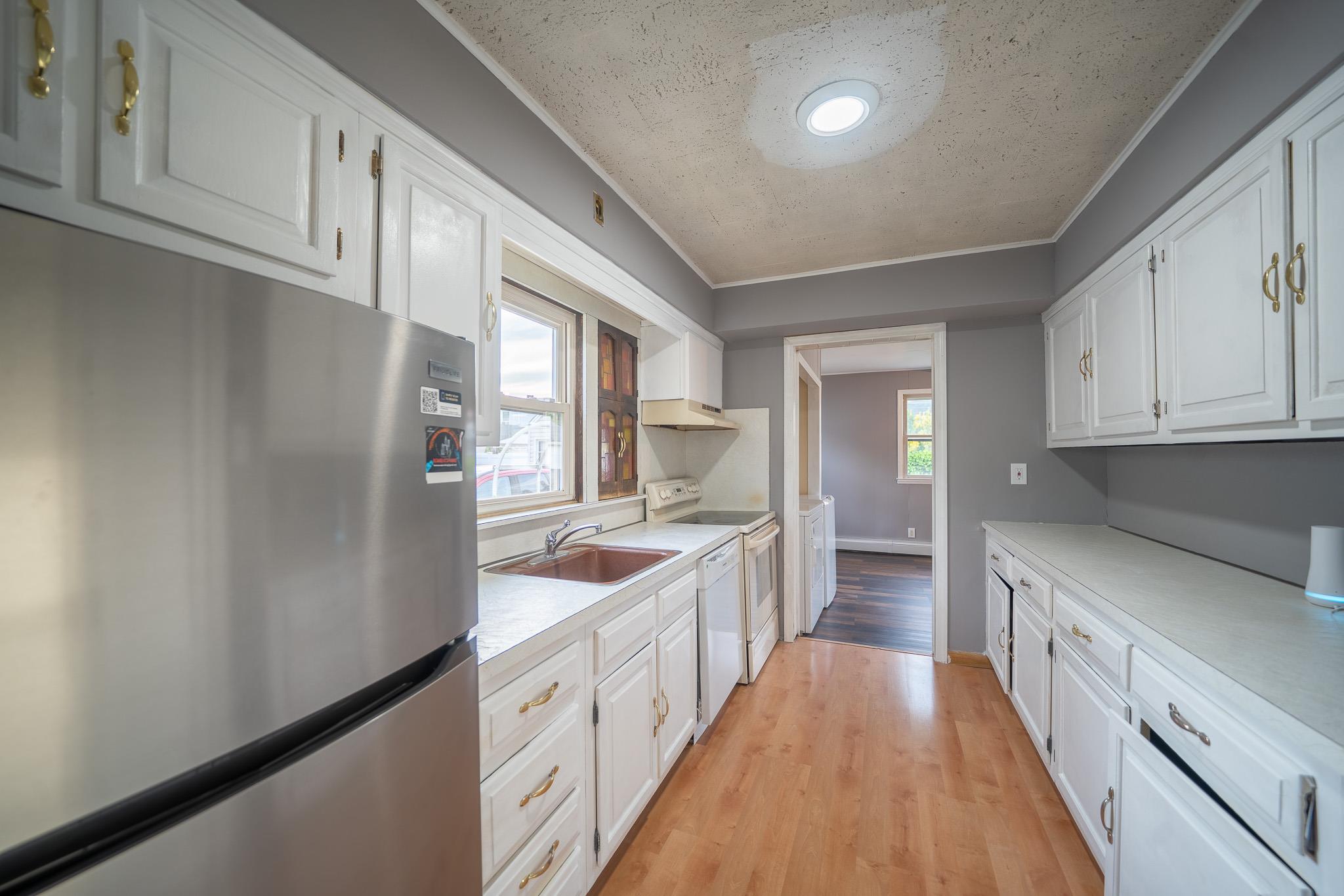 31 Peninsula Boulevard, Valley Stream, New York image 6