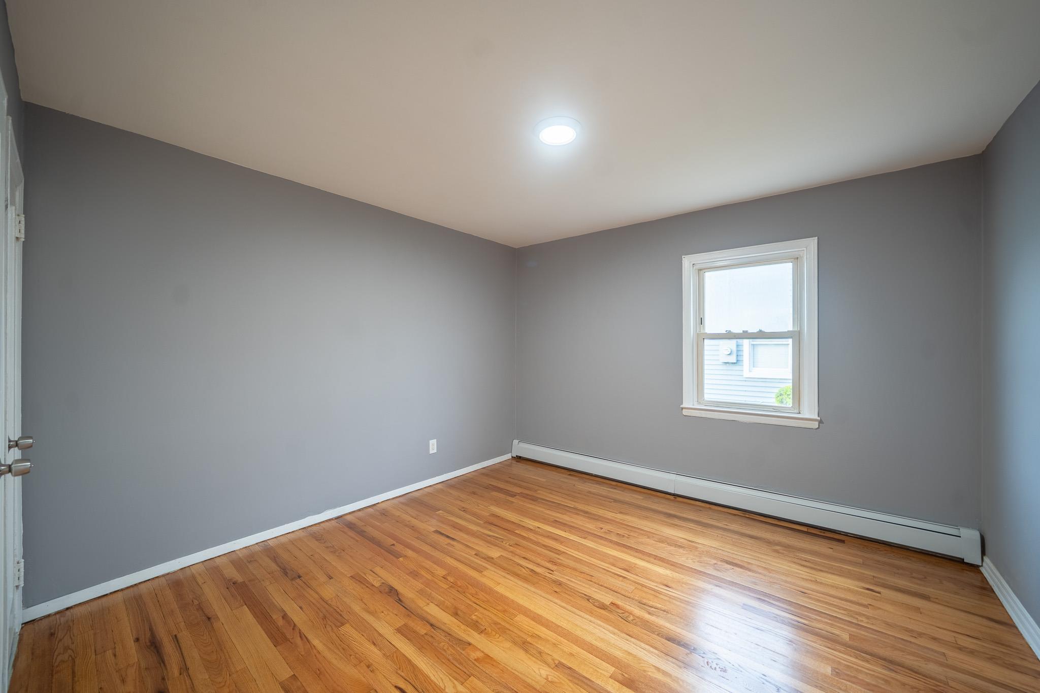 31 Peninsula Boulevard, Valley Stream, New York image 10