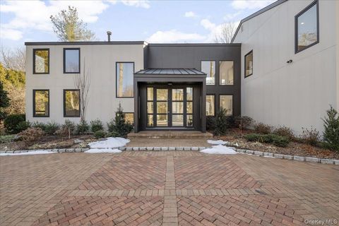 26 Windemere Way Woodbury NY 11797