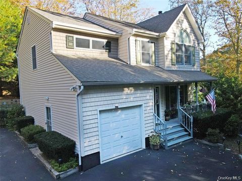 Photo of 64 Glen Road, Baiting Hollow, NY 11933 (MLS # 993678)