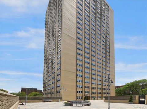 Photo of 66-36 Yellowstone Blvd Blvd #18H, Forest Hills, NY 11375 (MLS # 1062423)