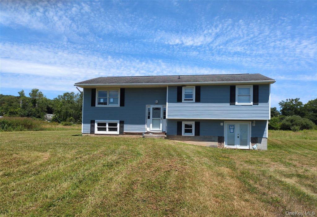 Photo of 45 Twisted Tree Lane, West Coxsackie, NY 12192 (MLS # 947277)
