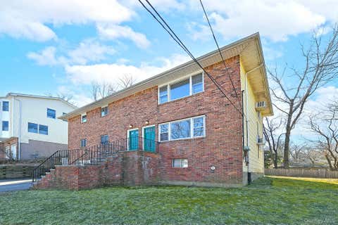 Multifamily For Rent - 8 Harbor Hill Road #2 SECOND FLOOR<br/> Nassau County, Glen Cove, NY 11542