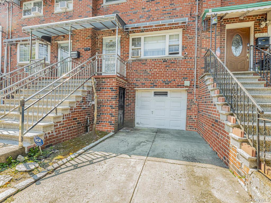 Photo of 2951 Kingsland Avenue, Bronx, NY 10469 (MLS # 1046847)