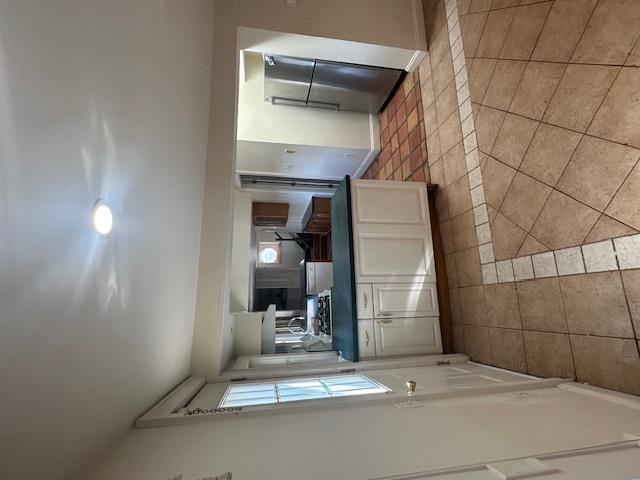 Oyster Bay, New York 11547, United States, 3 Bedrooms Bedrooms, ,2 BathroomsBathrooms,Residential,Active,81811