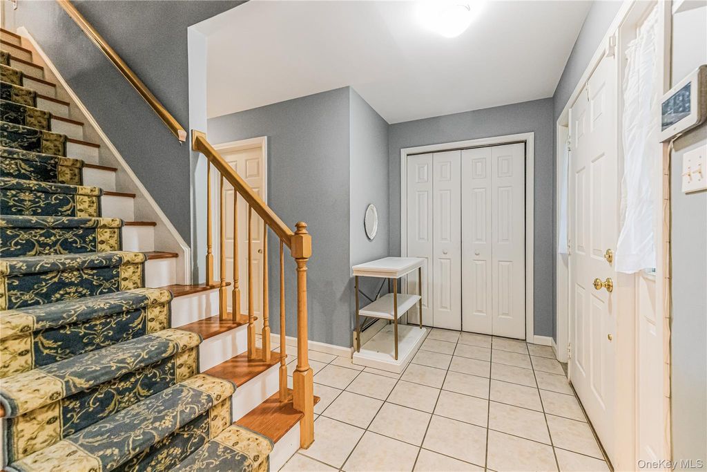 Photo of 145 Walworth Avenue, White Plains, NY 10606 (MLS # 989660)