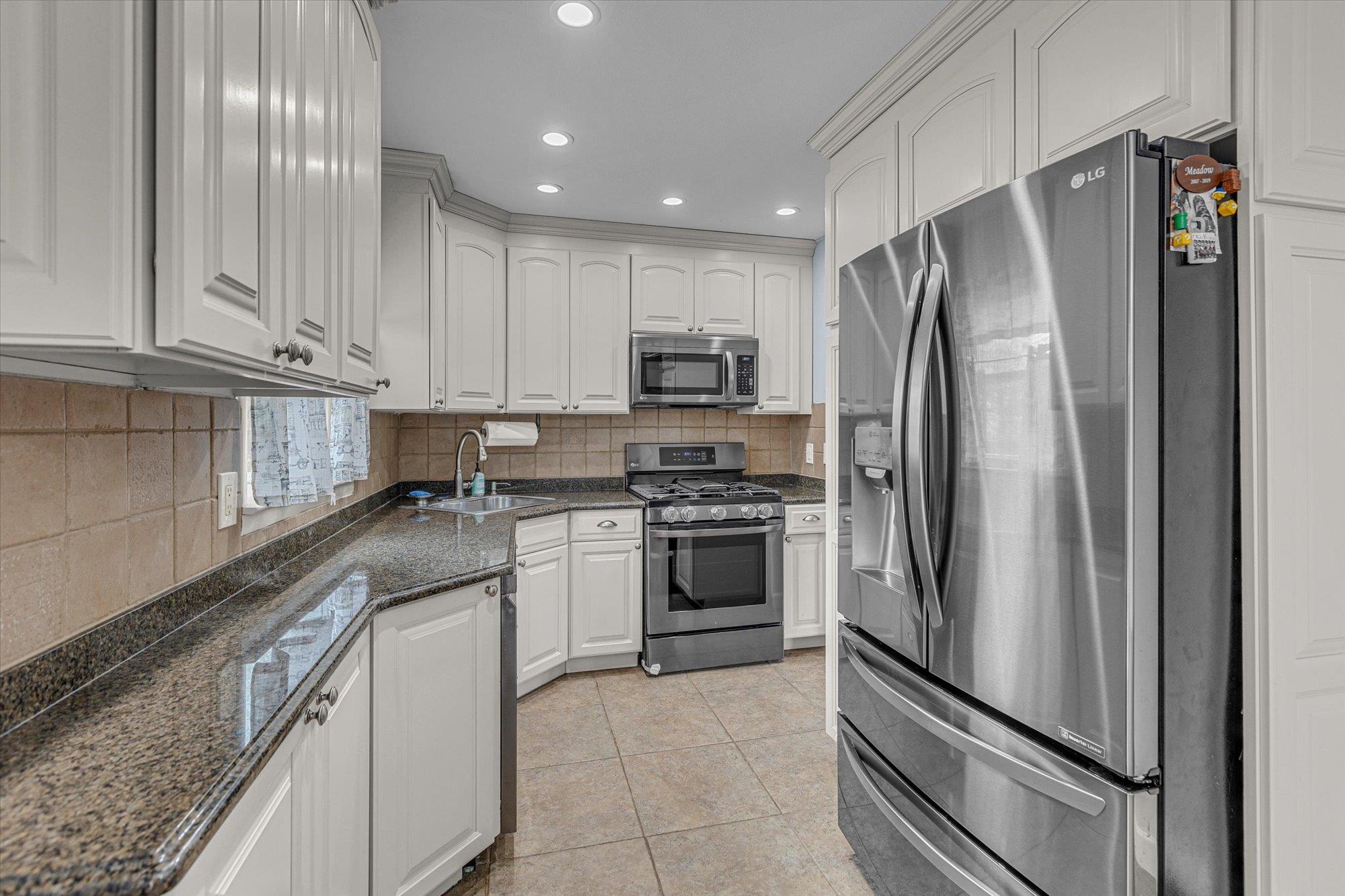 44 Picket Lane, Centereach, New York image 7