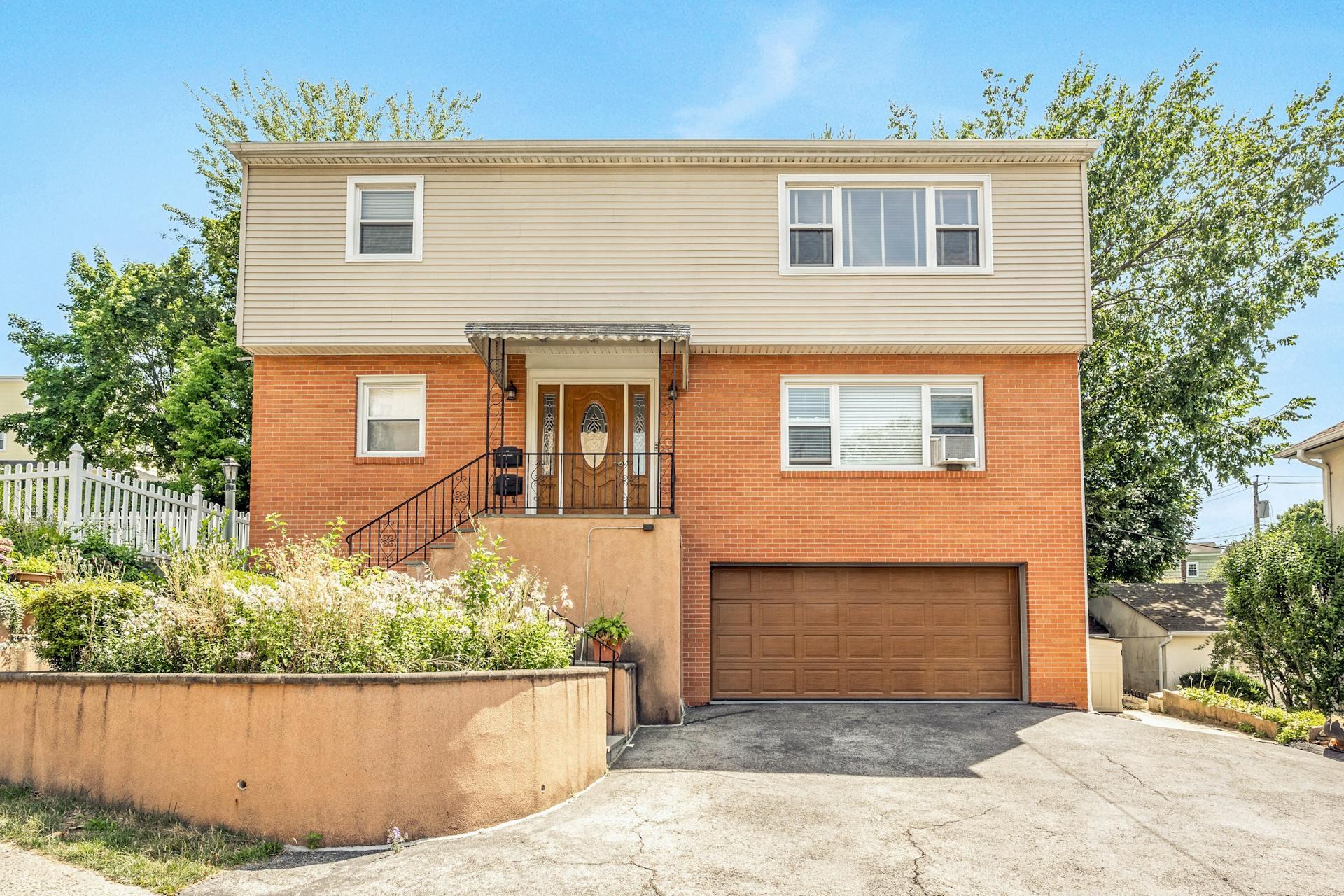 Rental Property at Fisher Avenue, Eastchester, New York - Bedrooms: 3 
Bathrooms: 1  - $4,300 MO.