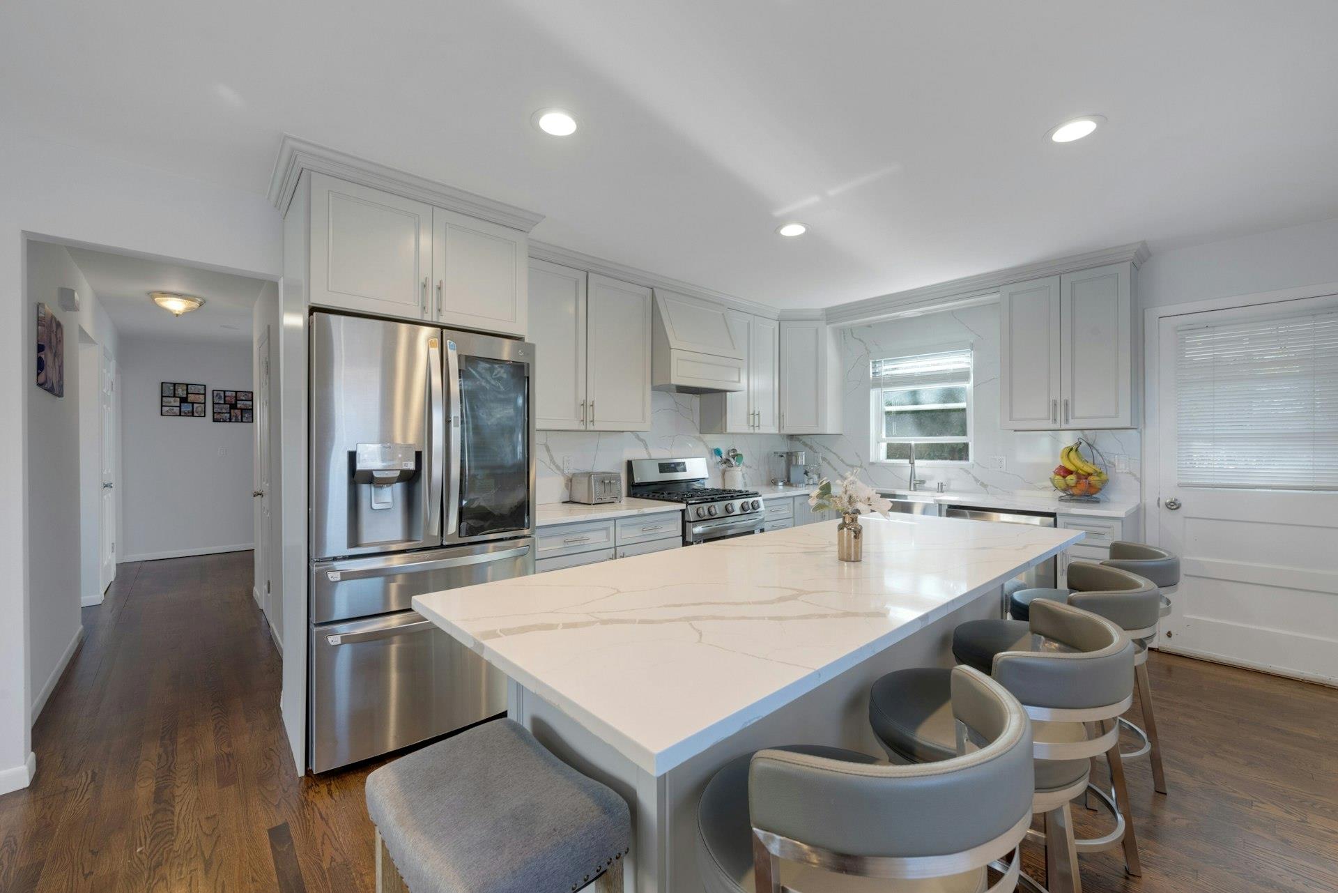 Eastchester, New York 10709, United States, 3 Bedrooms Bedrooms, ,1 BathroomBathrooms,Residential,Active,29547