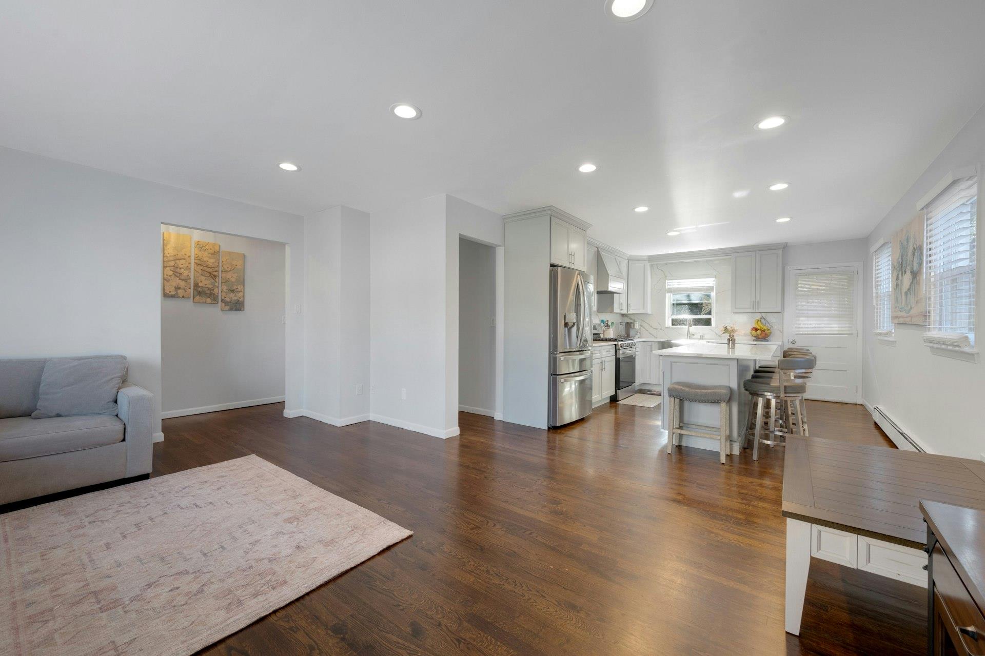 Eastchester, New York 10709, United States, 3 Bedrooms Bedrooms, ,1 BathroomBathrooms,Residential,Active,29547