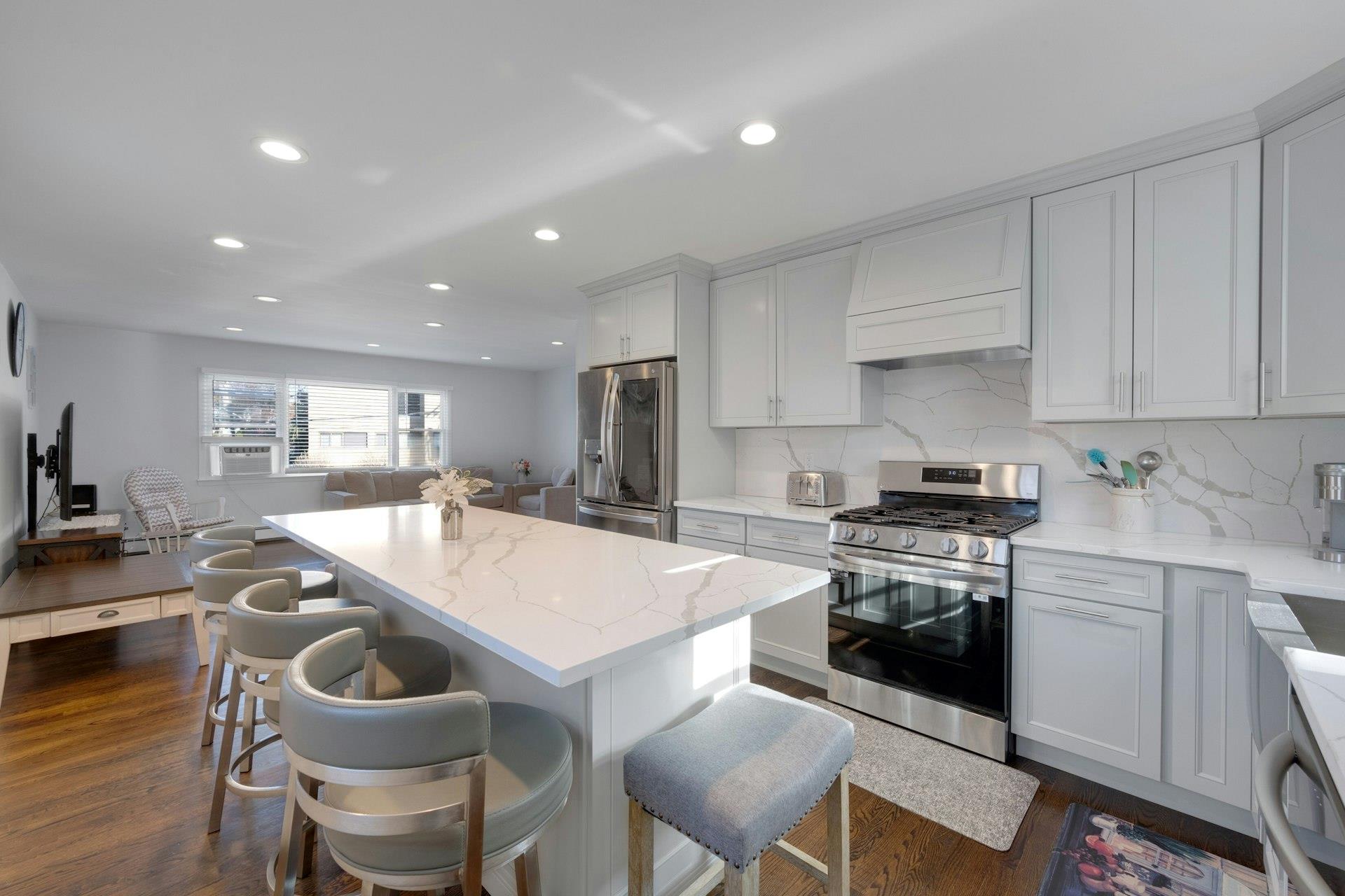 Eastchester, New York 10709, United States, 3 Bedrooms Bedrooms, ,1 BathroomBathrooms,Residential,Active,29547