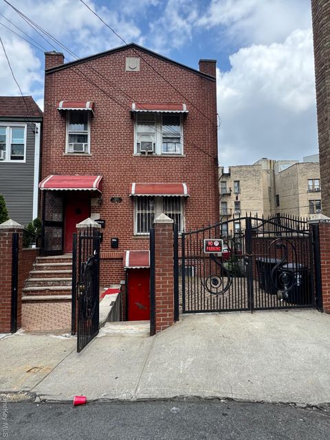 Multifamily For Sale - 1800 Palisade Place<br/> Bronx, NY 10453
