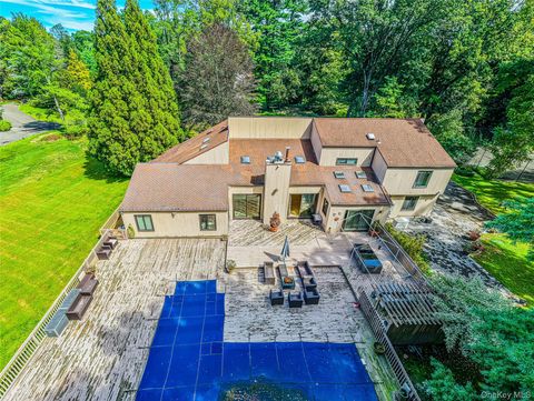 2 Summerwind Drive Muttontown NY 11545