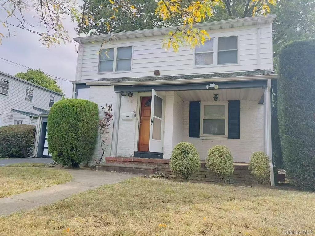 Photo of 1626 Park Avenue, New Hyde Park, NY 11040 (MLS # 1003580)