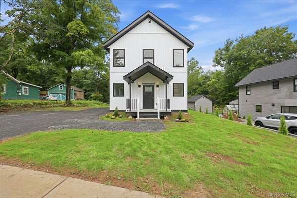 183 CENTER ST, ELLENVILLE, NY 12428 - Image d3cf4b840fded5aaed2e5c2805d5861e/4155843873
