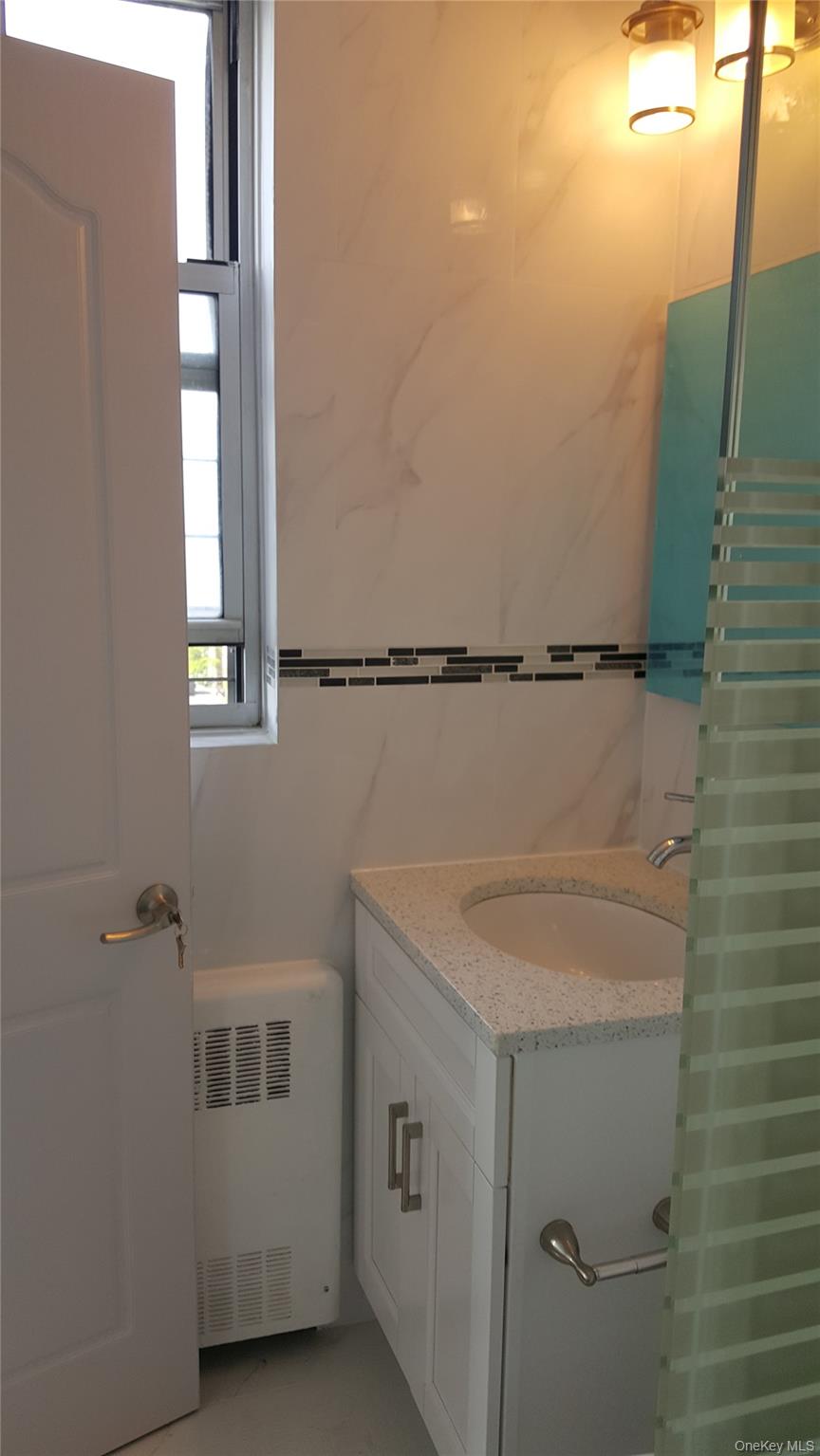 41-40 Union Street 11L