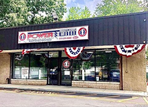 Photo of 1813 5th Avenue, Bay Shore, NY 11706 (MLS # 965771)