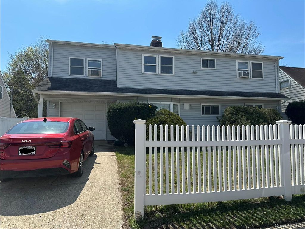 Photo of 50 Gleaner Lane, Levittown, NY 11756 (MLS # 985719)