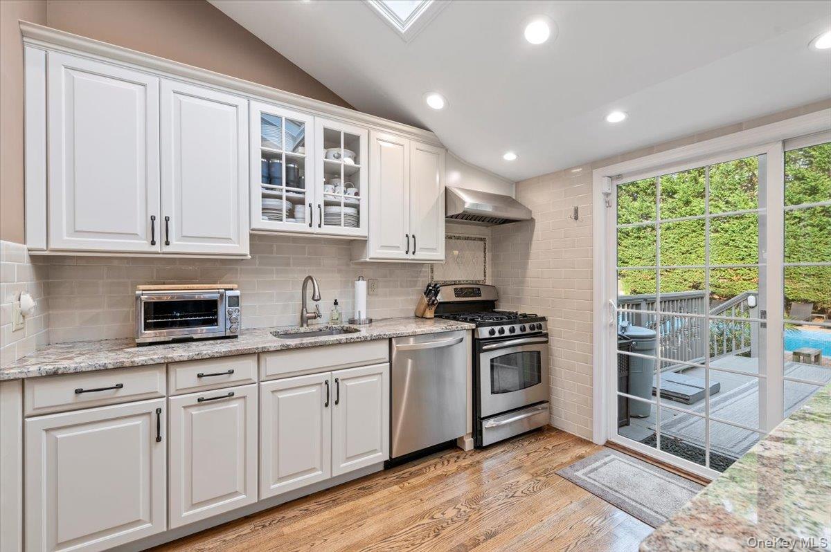 Jericho, New York 11753, United States, 3 Bedrooms Bedrooms, ,2 BathroomsBathrooms,Residential,Coming Soon,221190