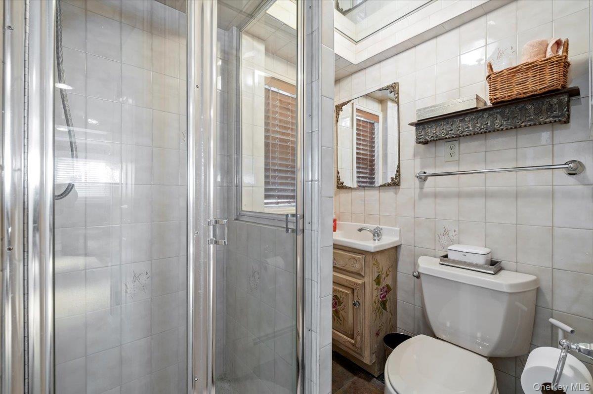 Jericho, New York 11753, United States, 3 Bedrooms Bedrooms, ,2 BathroomsBathrooms,Residential,Coming Soon,221190