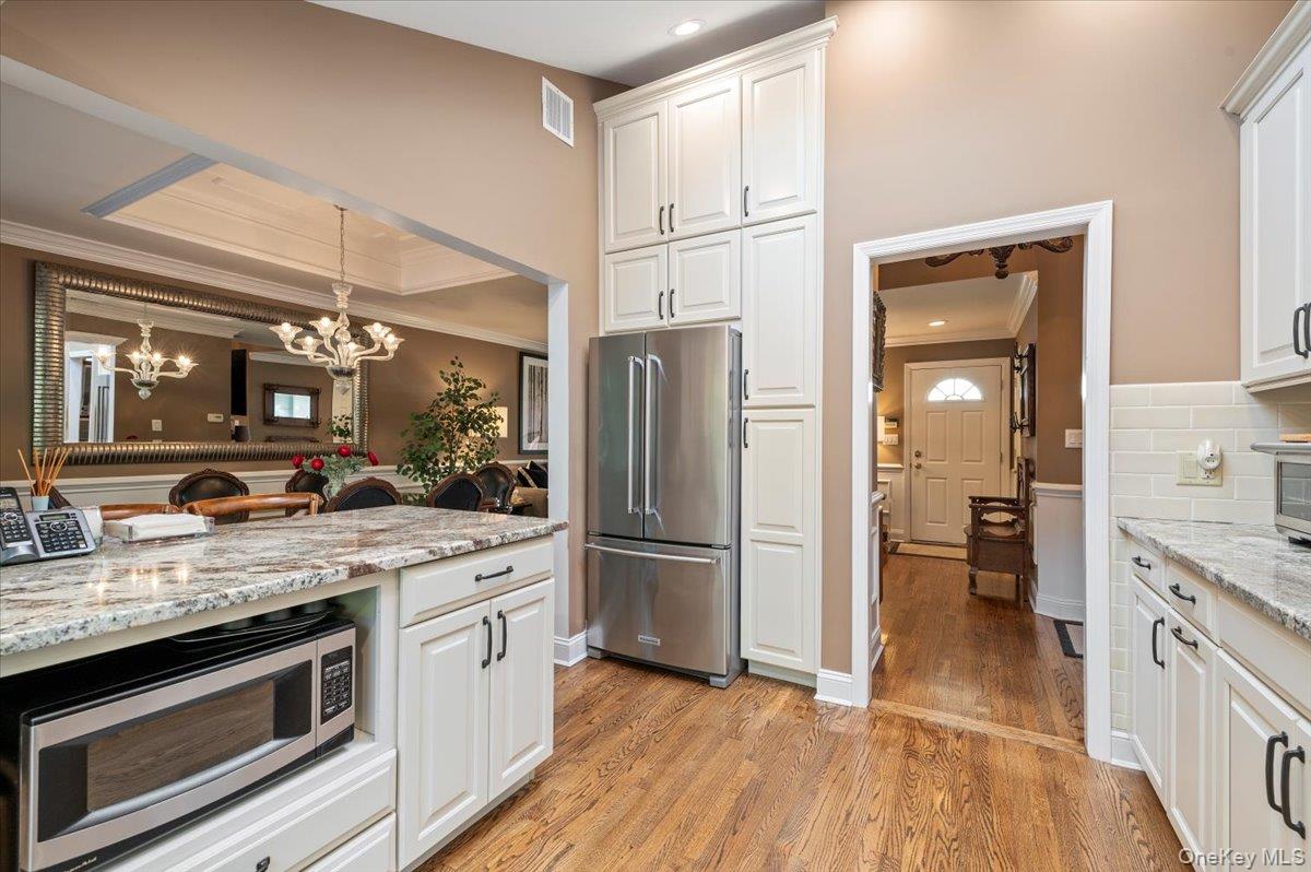 Jericho, New York 11753, United States, 3 Bedrooms Bedrooms, ,2 BathroomsBathrooms,Residential,Coming Soon,221190