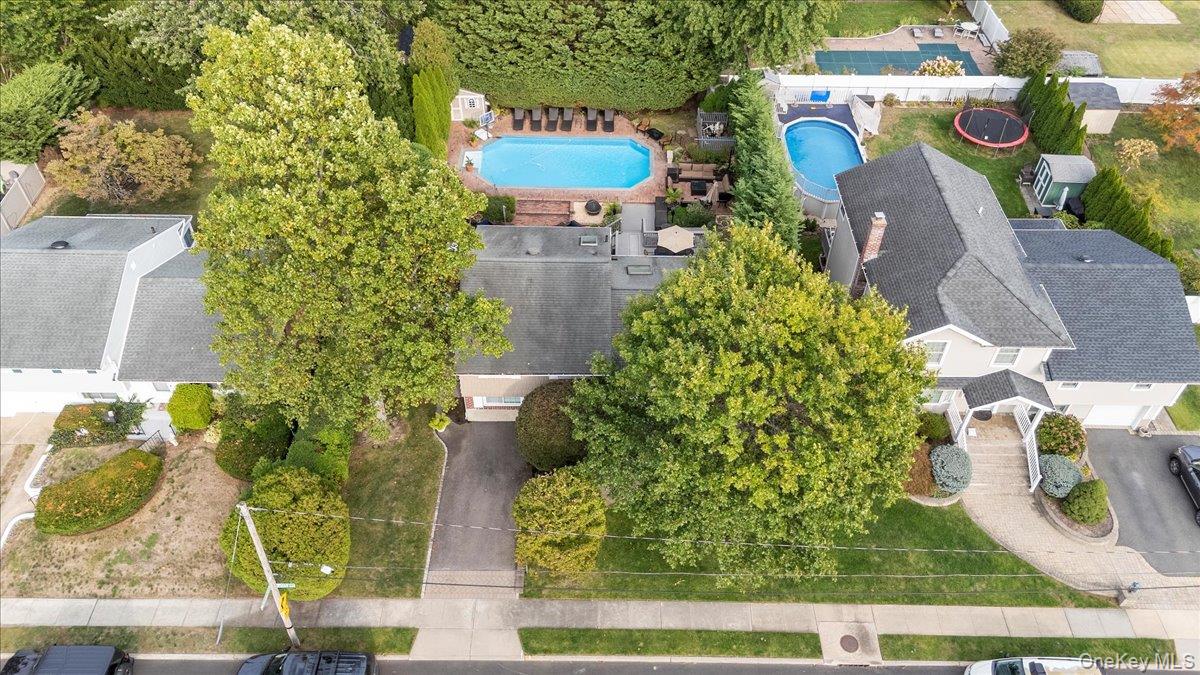 Jericho, New York 11753, United States, 3 Bedrooms Bedrooms, ,2 BathroomsBathrooms,Residential,Coming Soon,221190