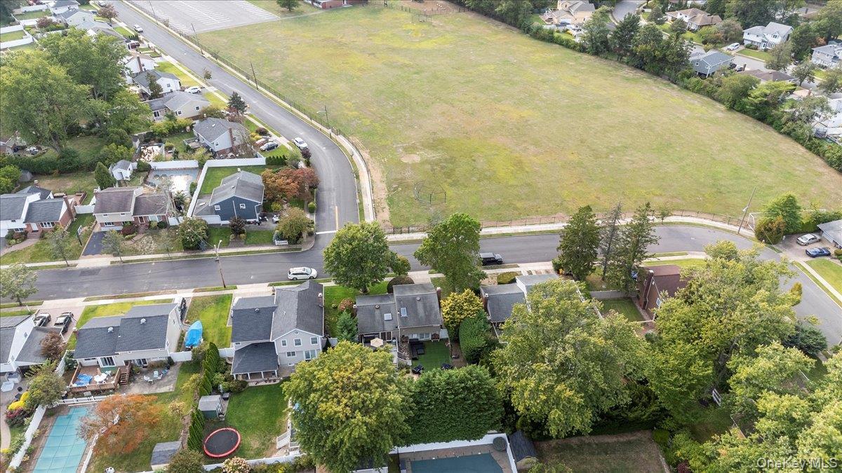 Jericho, New York 11753, United States, 3 Bedrooms Bedrooms, ,2 BathroomsBathrooms,Residential,Coming Soon,221190