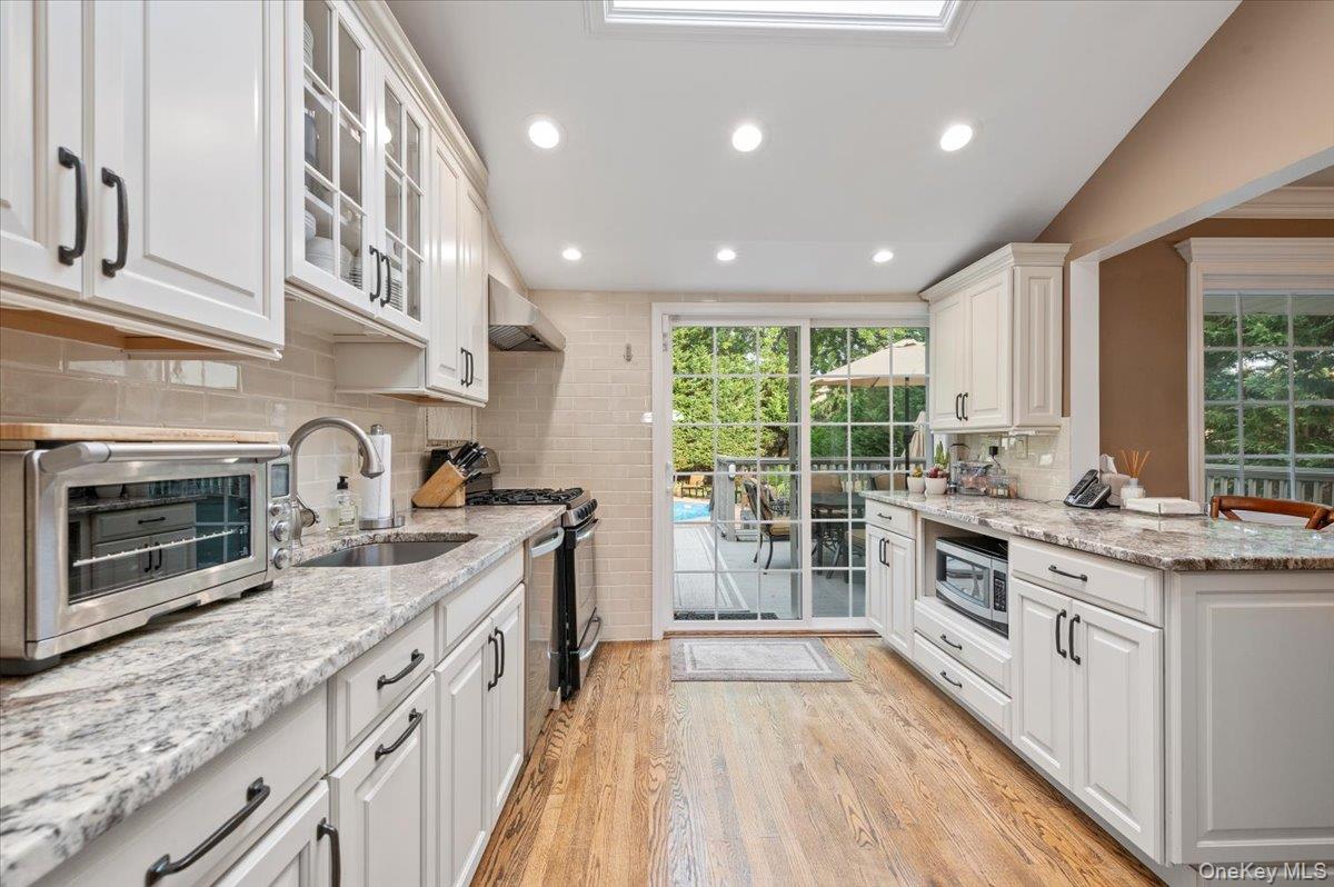 Jericho, New York 11753, United States, 3 Bedrooms Bedrooms, ,2 BathroomsBathrooms,Residential,Coming Soon,221190