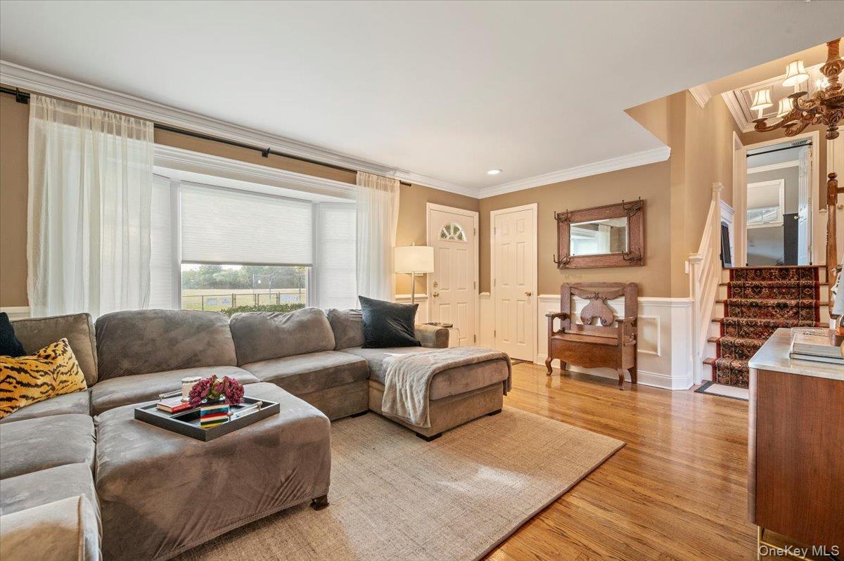 Jericho, New York 11753, United States, 3 Bedrooms Bedrooms, ,2 BathroomsBathrooms,Residential,Coming Soon,221190