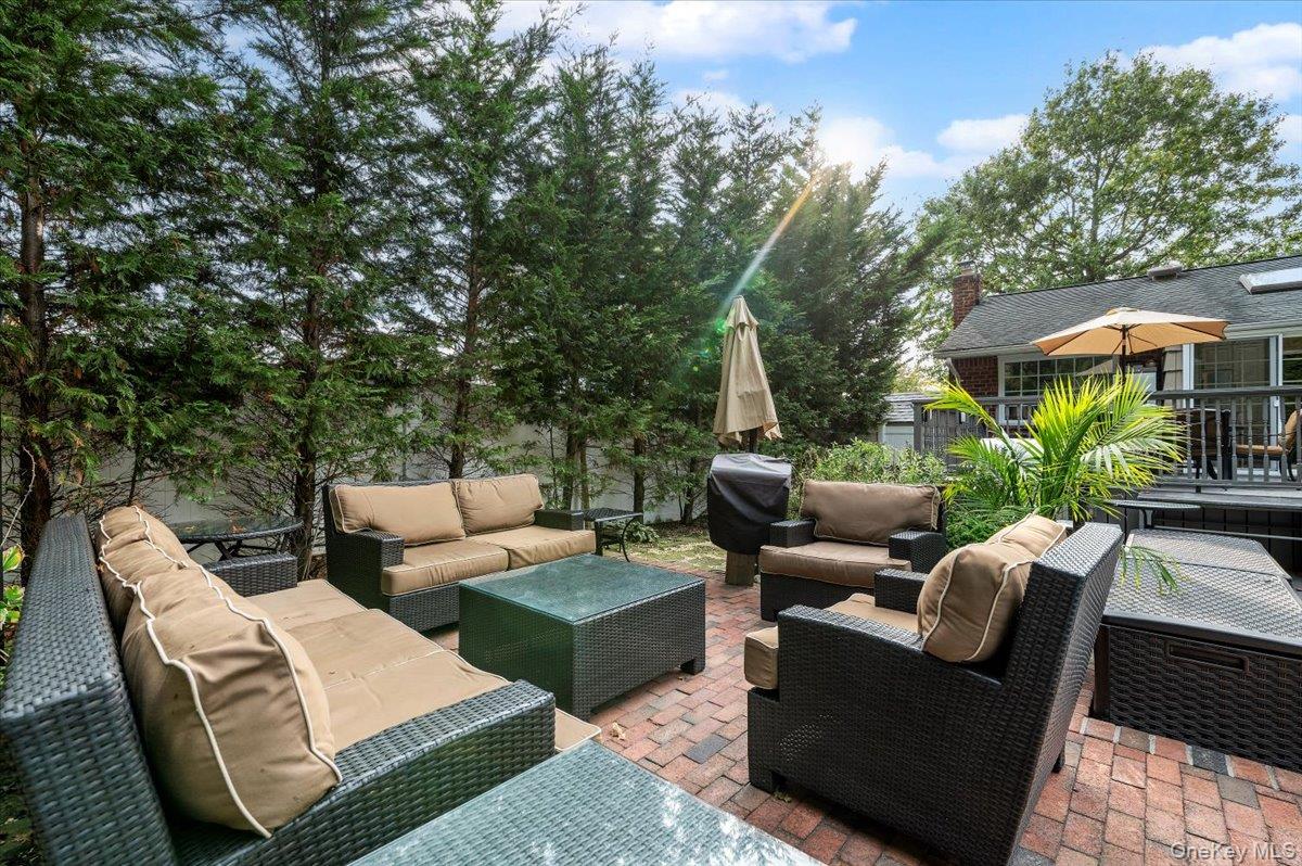 Jericho, New York 11753, United States, 3 Bedrooms Bedrooms, ,2 BathroomsBathrooms,Residential,Coming Soon,221190