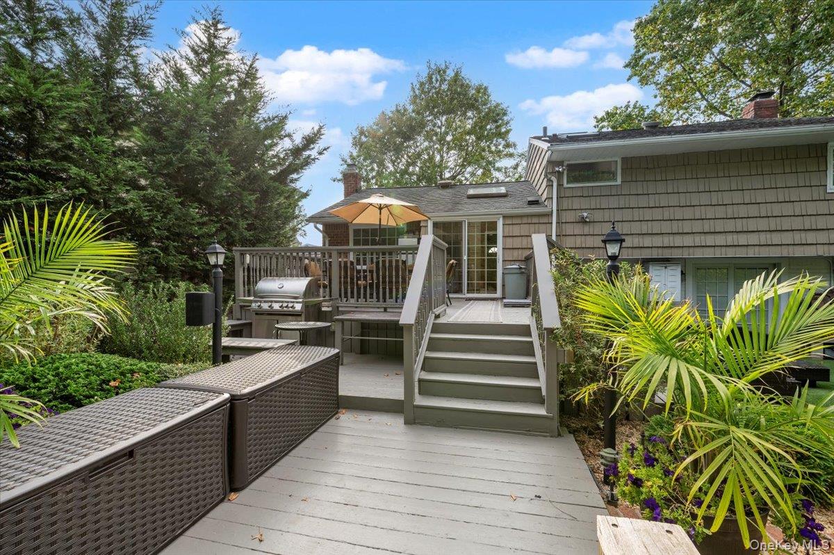 Jericho, New York 11753, United States, 3 Bedrooms Bedrooms, ,2 BathroomsBathrooms,Residential,Coming Soon,221190