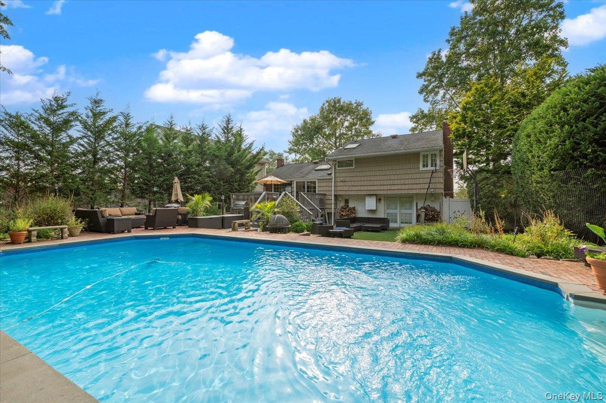 Jericho, New York 11753, United States, 3 Bedrooms Bedrooms, ,2 BathroomsBathrooms,Residential,Coming Soon,221190