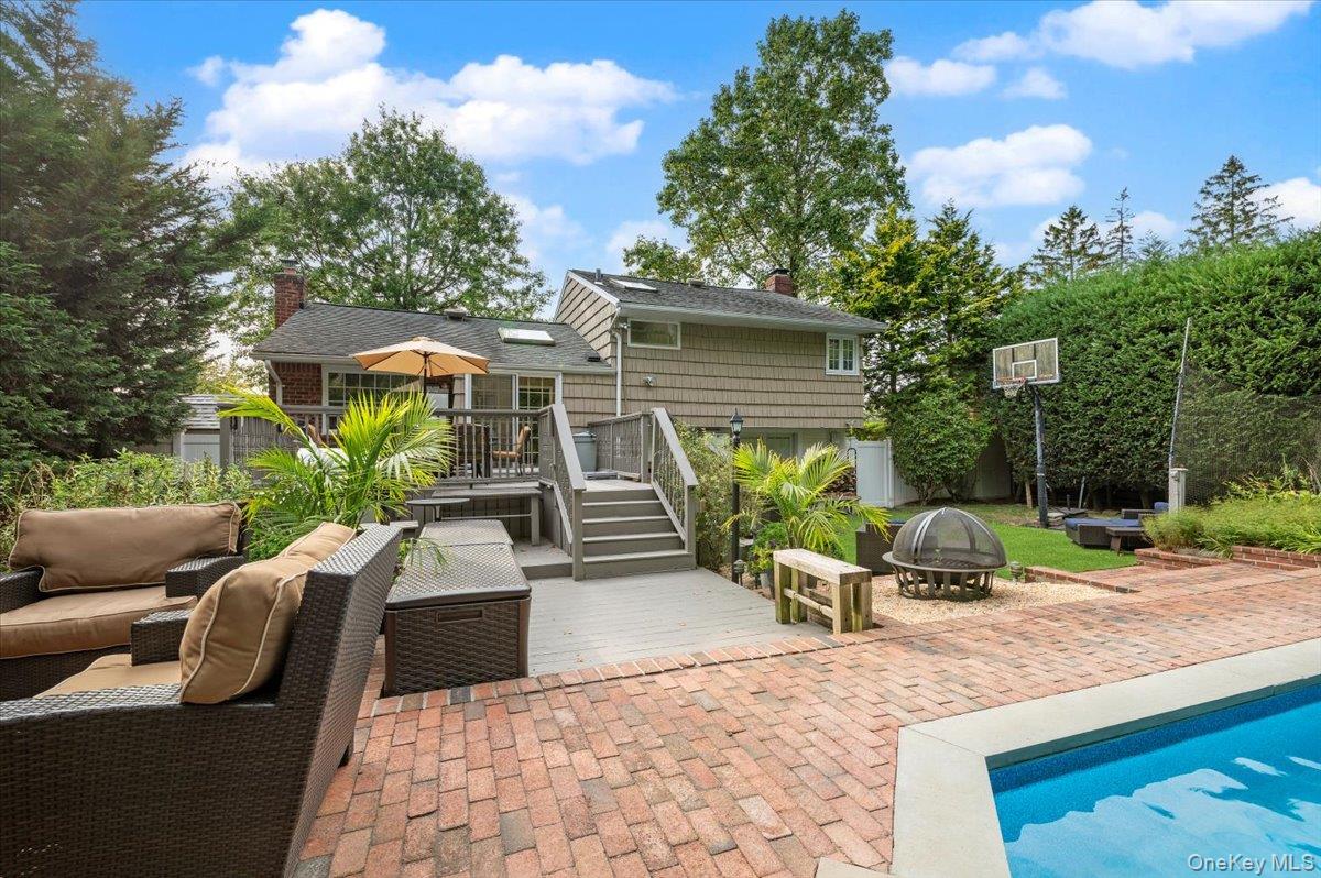 Jericho, New York 11753, United States, 3 Bedrooms Bedrooms, ,2 BathroomsBathrooms,Residential,Coming Soon,221190