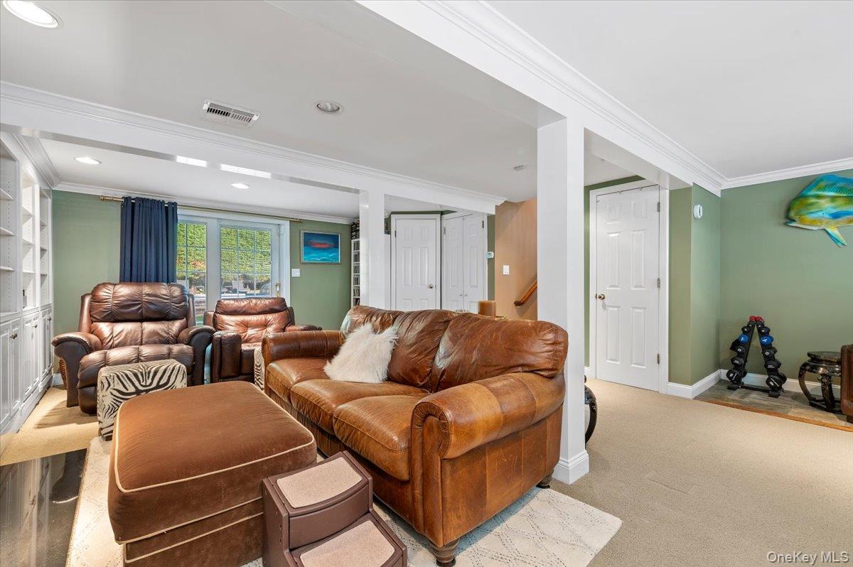 Jericho, New York 11753, United States, 3 Bedrooms Bedrooms, ,2 BathroomsBathrooms,Residential,Coming Soon,221190