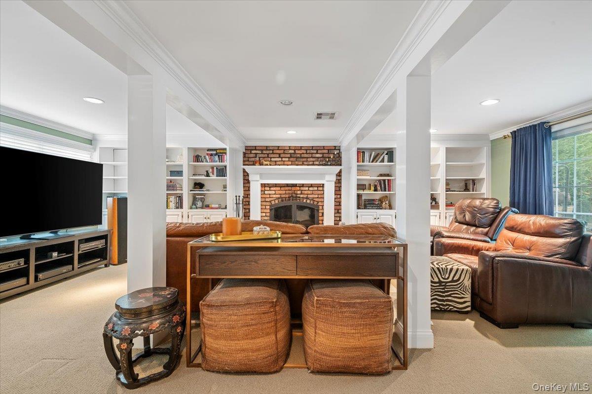 Jericho, New York 11753, United States, 3 Bedrooms Bedrooms, ,2 BathroomsBathrooms,Residential,Coming Soon,221190