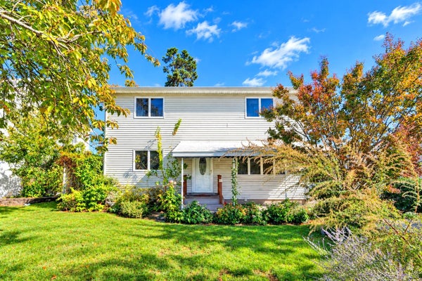 33 LAKEWOOD AVE, RONKONKOMA, NY 11779 - Image d3e04dbf138a8c2fa691beccd592d300/2785288511
