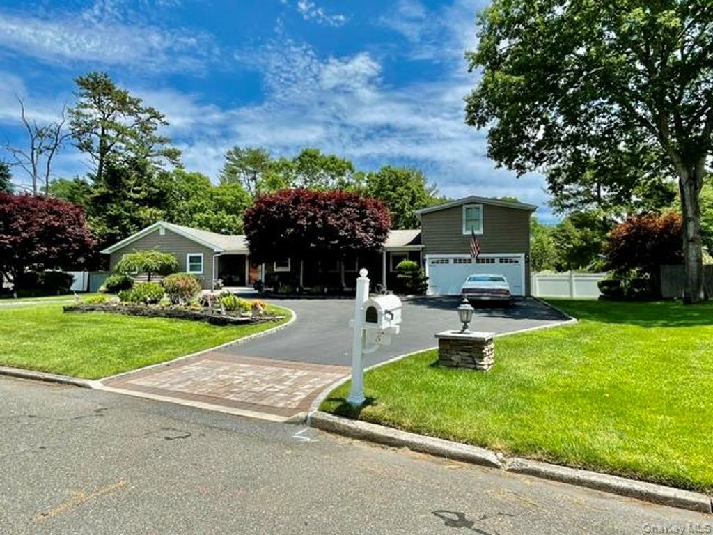 Photo of 5 Jacqueline Court, Port Jefferson Station, NY 11776 (MLS # 1012297)