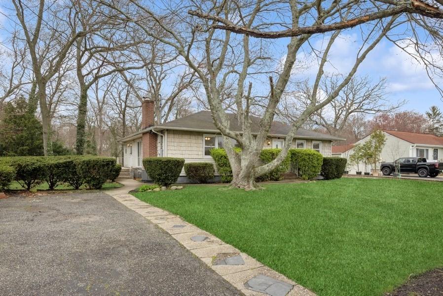 1118 Brookdale Avenue, Bay Shore, New York image 3