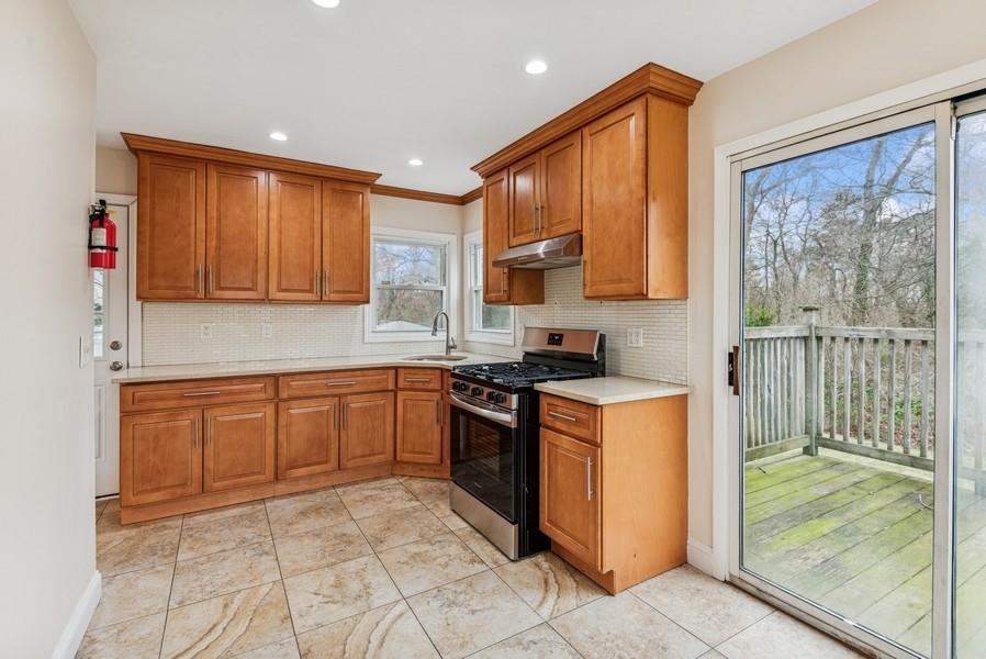 1118 Brookdale Avenue, Bay Shore, New York image 12