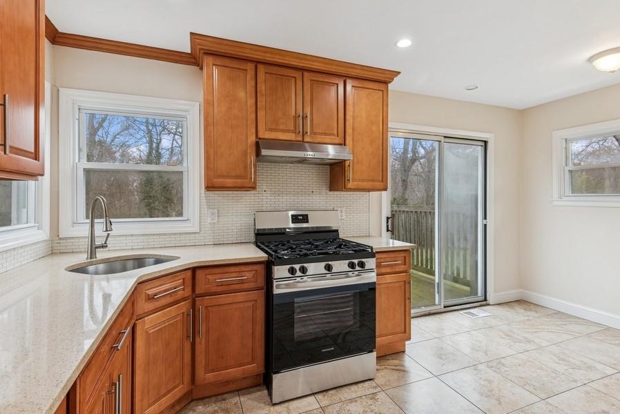 1118 Brookdale Avenue, Bay Shore, New York image 11
