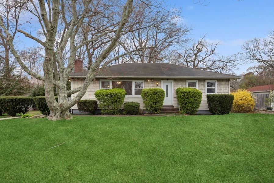 1118 Brookdale Avenue, Bay Shore, New York image 1