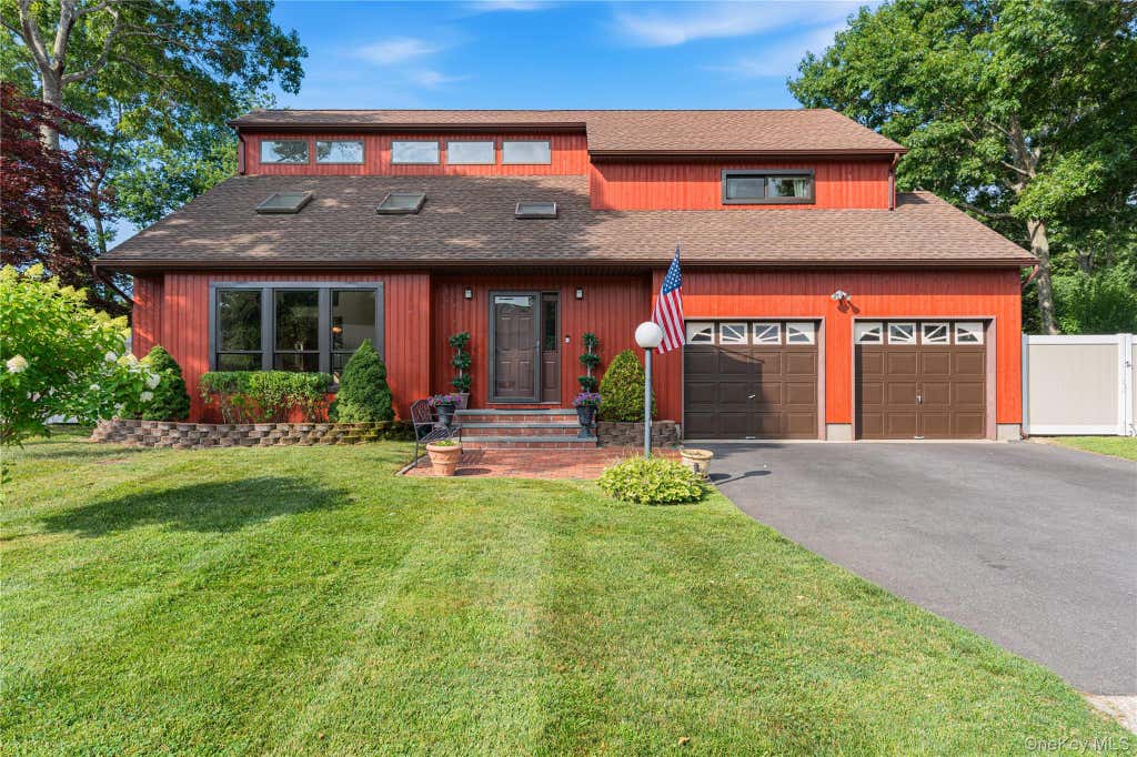 Photo of 20 Debragga Avenue, East Moriches, NY 11940 (MLS # 1028919)